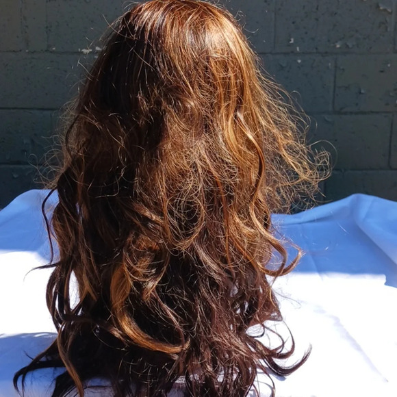 NWOT Long layered wig with interchangeable cloth headband. Light and dark brown - Picture 3 of 8